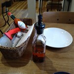 HAIJI - オリーブオイルとタバスコ