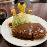とん助 - トンカツ大は200gです　※小は100gらしい