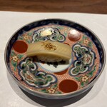 凡 - 白菜の漬物寿司。やや満腹の終盤にコレはよかった。