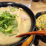 うま屋ラーメン - 料理写真: