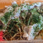 ほりえのやきそば - 豚肉のアップ♪