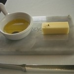 タワーズレストラン クーカーニョ - オリーブオイルとバター