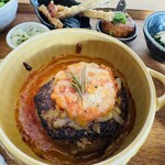 Cercle Dish and Coffee - トマト煮込みハンバーグのチーズオーブン焼き