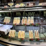カフェ・ベローチェ - 店内入口を入ったところのサンドイッチショーケース