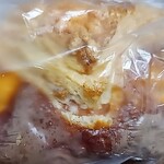 パン香房 ジャックと豆の木 - ウインナー、チーズにクロワッサン生地のパン