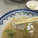 博多ラーメンしばらく - チャーシューはこのサイズが3切れ