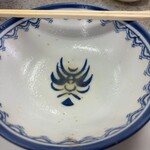 博多ラーメンしばらく - 丼底～は「しばらく」さんのクマドリマーク^^