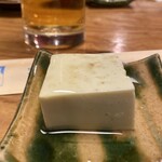 めし処 ゑノゐ - お通しセットの青大豆の冷奴は塩とオリーブオイル