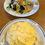 紫金飯店 - 玉子炒飯　1,200円
      焼きそば　1,000円
