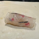 鮨shizuku 西天満 - 錦鯉に見立てたヒラメ