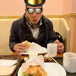 カフェ・ベローチェ - 温かいカイザーサンドが美味しく、珈琲も誰もが飲み易い味