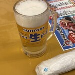 漁港直送 漁師小屋 - 「串かつビールセット」(税込550円)の生ビール(おしぼりと一緒に最初に運ばれてきました♪)