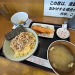 茂利多屋 - 納豆卵かけご飯に醤油かけすぎ紅鮭