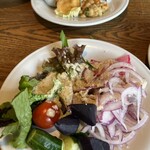 MORETHAN TAPAS LOUNGE - サラダ