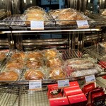 カフェ・ベローチェ - 230円〜250円のパン