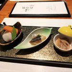 和食 おとは - 前菜3種盛り。右は自家製塩辛