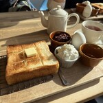 天然酵母の食パン専門店 つばめパン ＆Milk - 