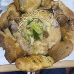 めんきち - なんじゃこりゃ！ミャクミャクのチャーシュー版か？