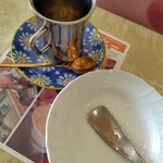 インド料理 ナジィル - デザートの甘いソースはチャイに入れチャイました〜♪