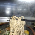 駅そば そば・うどん八起家 - 高崎線グリーン車二階窓が辛うじて写り込む