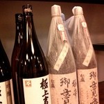 h Mendokoro Oogi - お座敷には日本酒が置いてある