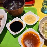 堀内チキンライス - 3種のタレ（甘辛・生姜・チリ）