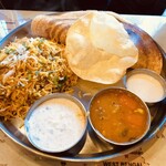 ケララバワン - マサラドーサとチキンビリヤニセット