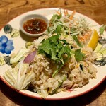 タイ東北料理 イサーン・キッチン - カオパットラープガイ