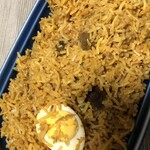 ケララバワン - マトンビリヤニ。ゆで卵も入ってます。写真にはないけど、カレーとヨーグルトソースも付いてます。こちらは旦那様ですが、感想を聞いたらおいしかったとのこと。