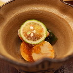 銀座 小十 - 鮟肝 車海老 鳴門のわかめ ジュレがけ