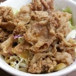 すき家 - 牛丼ライト320円(税抜)