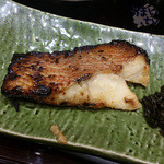 大かまど飯 寅福 - ２色盛り定食　１４４０円　赤魚の焼き魚