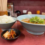 旭川ラーメン - 味噌スタ中＋ライス大②