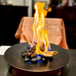 HASUO - テーブルの上で、火を起こす