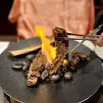 HASUO - カルビを炙る