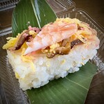 パンサー - 料理写真:岩国寿司（半分）