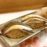 穴子料理と地酒 浅草 川井 - 小肌の握り