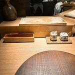 炭割烹 新谷 - 内観