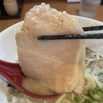 麺堂 稲葉 - チャーシューは大判ロースで柔らかくてジューシーでした☆