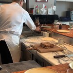 ザ ピッツァバー ON 38TH - シェフ2人の仕事ぶりを激写