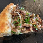 ザ ピッツァバー ON 38TH - ⑥日本産天然キノコ・プロヴォラアフミカータ・パセリ・鴨のソーセージ