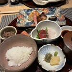 和匠 銀座松月 - 豪華なメイン　銀鱈、お刺身、鳥そぼろ、明太子、お漬物