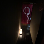 篝日 - トイレは赤い暖簾の奥ですよ