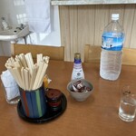 요시노 식당 - 작은 그릇에 담긴 사탕은 서비스입니다.