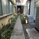 篝日 - 門が開き、通路を…