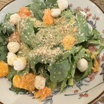 酒ワイン食堂 今日どう？ - 春菊とオレンジのサラダ〜カプレーゼ仕立て