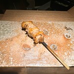 炭割烹 新谷 - 皮付きせせり ◎