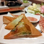 月と灯 - 春菊と海老と大チーズの三角春巻き