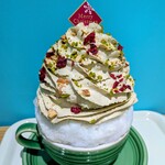 かき氷&デザート&カフェ ボンジョルネ - ノエルピスターシュ氷2,300円✨️濃厚なピスタチオのエスプーマに中身は甘酸っぱいベリーシロップに生ベリー。さらにチョコプリンとチョコチップクッキーも♪どれもミルクシロップベースと抜群に合います！