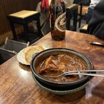 居酒屋 大江戸 - 牛煮込みカレー(バケット付き)